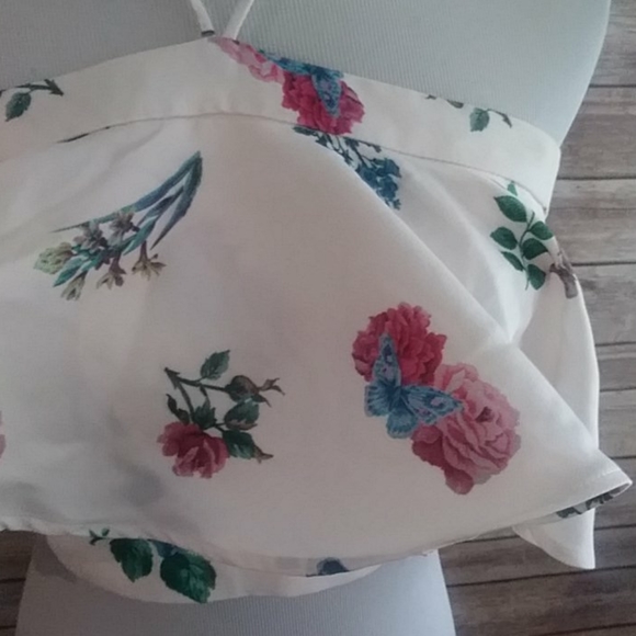 NWT Revolve Endless Rose Halter Crop Top - Picture 3 of 9